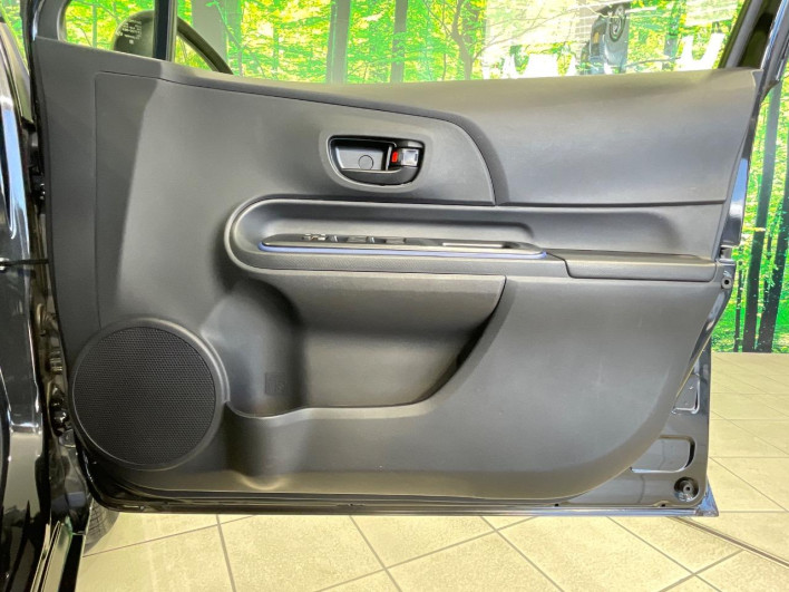 2014 Toyota Aqua DAA-NHP10 (UW-6a30bf07e3448)[21]
