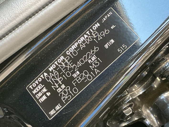 2014 Toyota Aqua DAA-NHP10 (UW-6a30bf07e3448)[1]