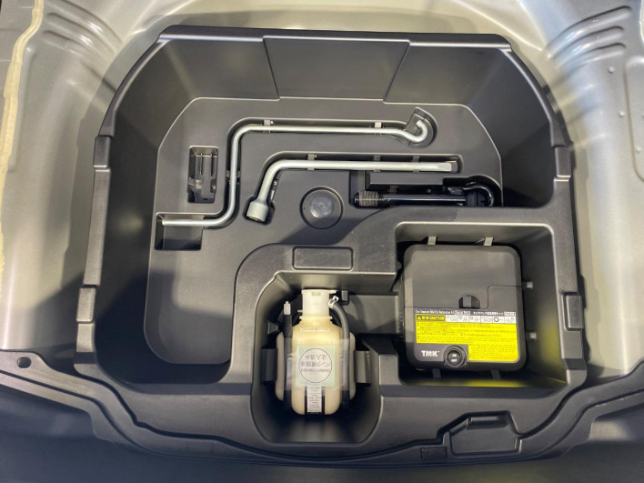 2014 Toyota Aqua DAA-NHP10 (UW-6a30bf07e3448)[12]