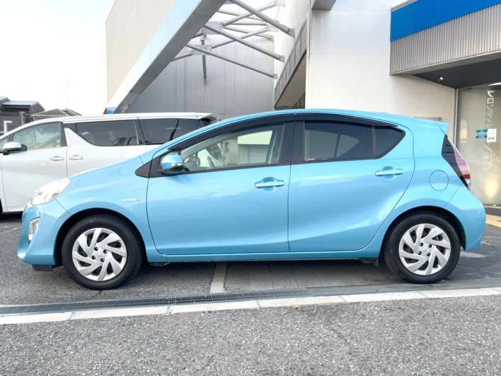 2015 Toyota Aqua DAA-NHP10 (UW-6a30bf080b1a5)[14]