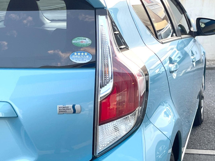 2015 Toyota Aqua DAA-NHP10 (UW-6a30bf080b1a5)[21]