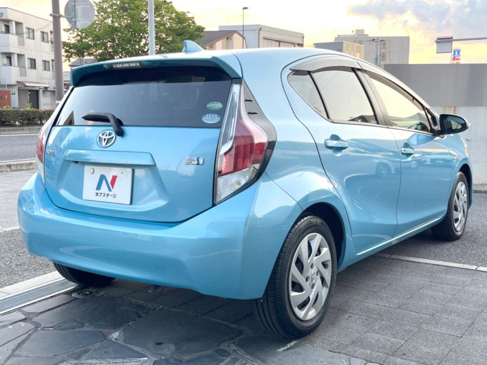 2015 Toyota Aqua DAA-NHP10 (UW-6a30bf080b1a5)[25]