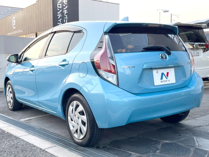 2015 Toyota Aqua DAA-NHP10 (UW-6a30bf080b1a5)[18]