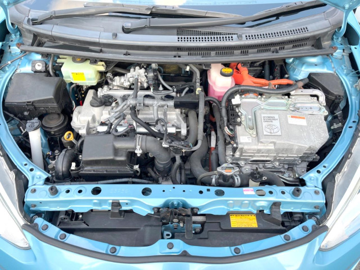 2015 Toyota Aqua DAA-NHP10 (UW-6a30bf080b1a5)[4]