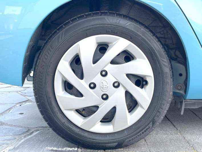 2015 Toyota Aqua DAA-NHP10 (UW-6a30bf080b1a5)[26]