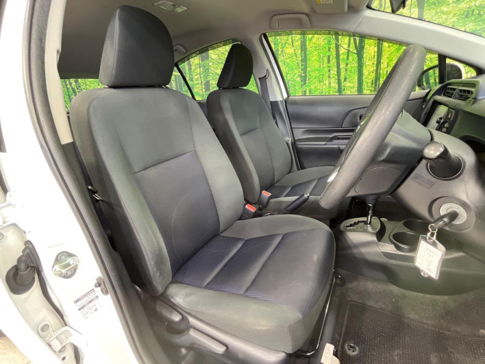 2015 Toyota Aqua DAA-NHP10 (UW-6a30bf08d7f39)[22]