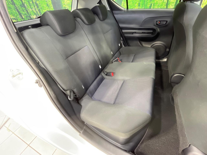 2015 Toyota Aqua DAA-NHP10 (UW-6a30bf08d7f39)[23]