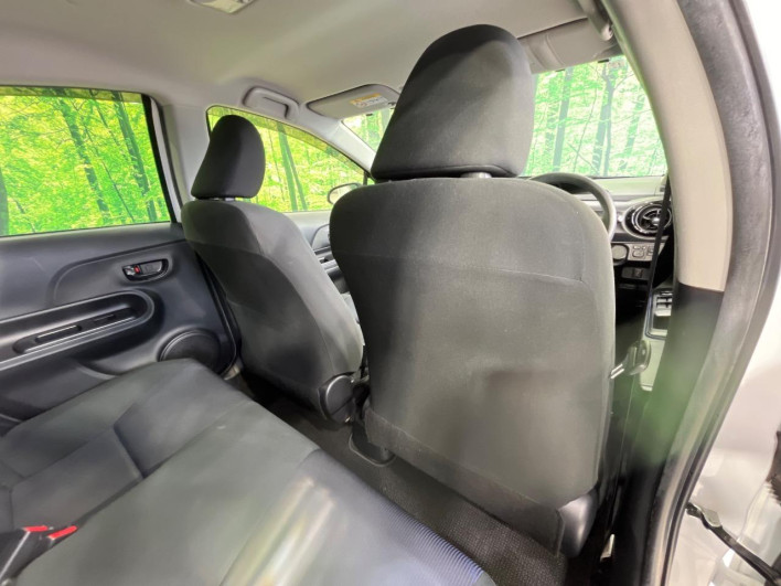 2015 Toyota Aqua DAA-NHP10 (UW-6a30bf08d7f39)[24]