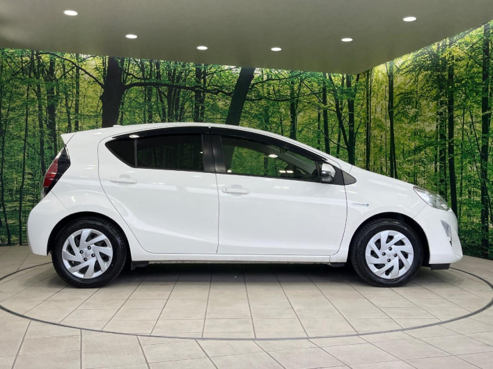 2015 Toyota Aqua DAA-NHP10 (UW-6a30bf08d7f39)[21]