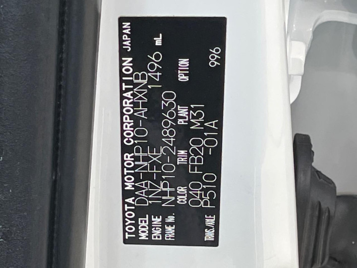 2015 Toyota Aqua DAA-NHP10 (UW-6a30bf08d7f39)[1]