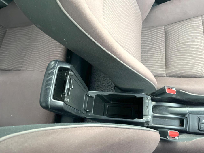 2016 Toyota Aqua DAA-NHP10 (UW-6a30bf0a3b24b)[16]