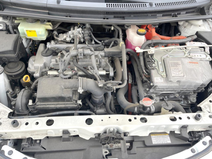 2016 Toyota Aqua DAA-NHP10 (UW-6a30bf0a3b24b)[4]