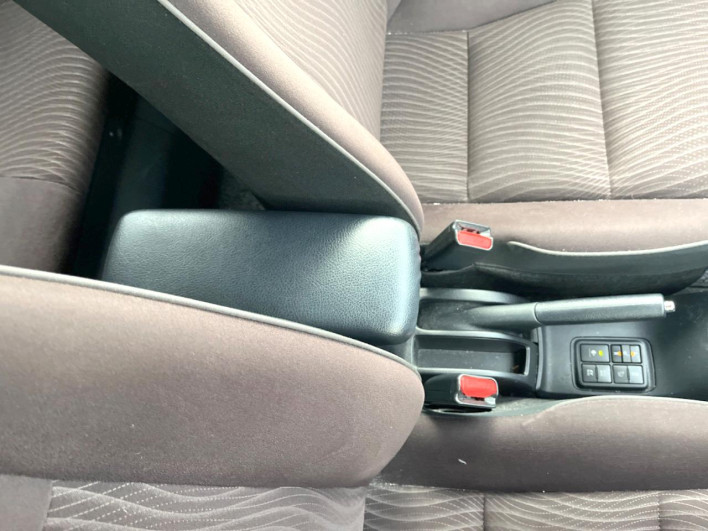 2016 Toyota Aqua DAA-NHP10 (UW-6a30bf0a3b24b)[15]