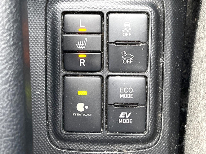 2016 Toyota Aqua DAA-NHP10 (UW-6a30bf0a3b24b)[13]