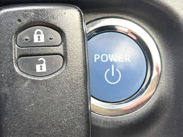 2016 Toyota Aqua DAA-NHP10 (UW-6a30bf0a3b24b)[29]