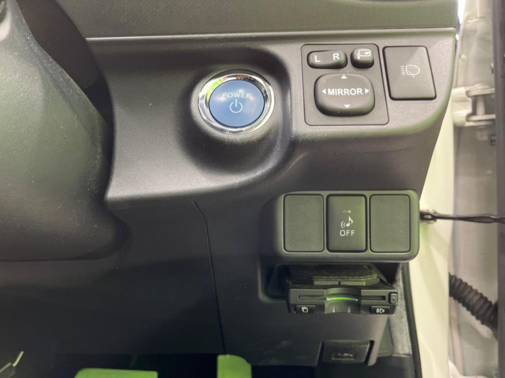 2012 Toyota Aqua DAA-NHP10 (UW-6a30bf0dc9543)[17]