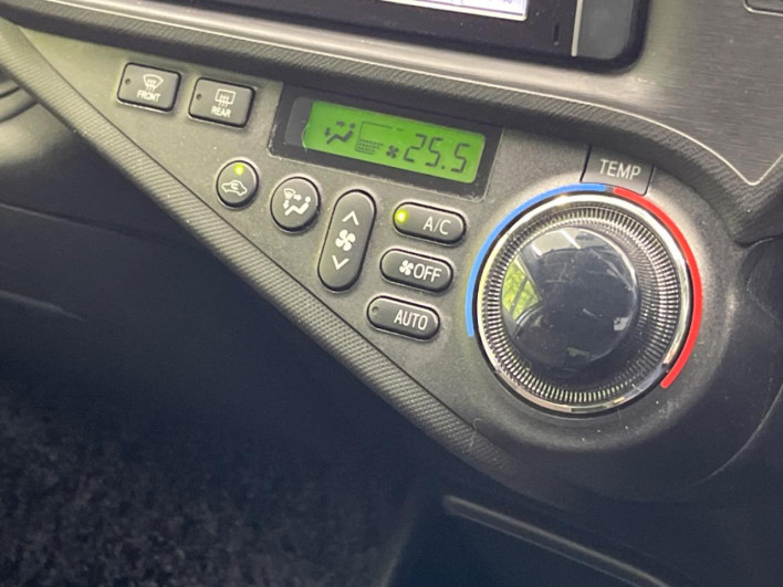 2012 Toyota Aqua DAA-NHP10 (UW-6a30bf0dc9543)[25]