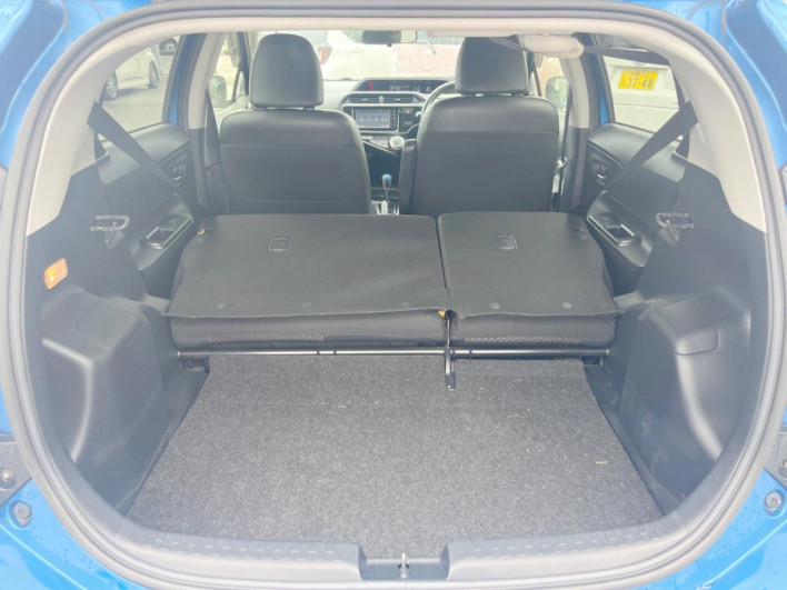 2015 Toyota Aqua DAA-NHP10 (UW-6a30bf0ed9282)[26]