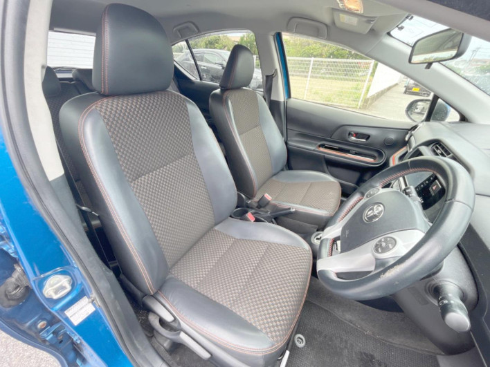2015 Toyota Aqua DAA-NHP10 (UW-6a30bf0ed9282)[28]
