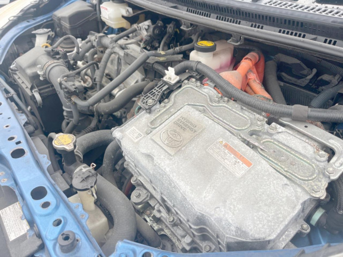 2015 Toyota Aqua DAA-NHP10 (UW-6a30bf0ed9282)[13]