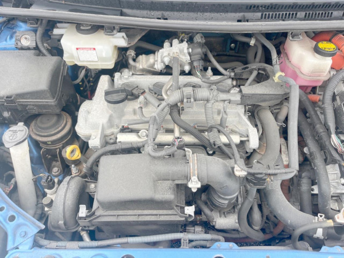 2015 Toyota Aqua DAA-NHP10 (UW-6a30bf0ed9282)[12]