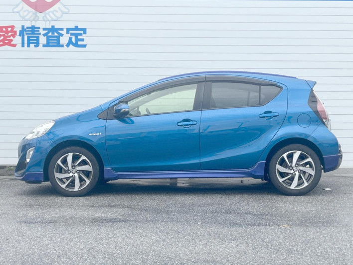 2015 Toyota Aqua DAA-NHP10 (UW-6a30bf0ed9282)[5]
