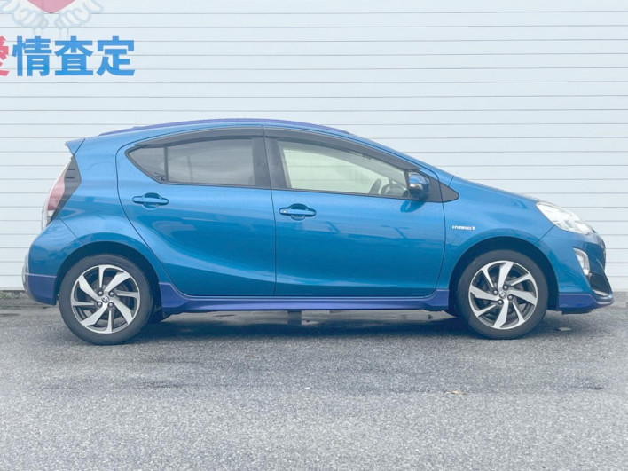 2015 Toyota Aqua DAA-NHP10 (UW-6a30bf0ed9282)[9]