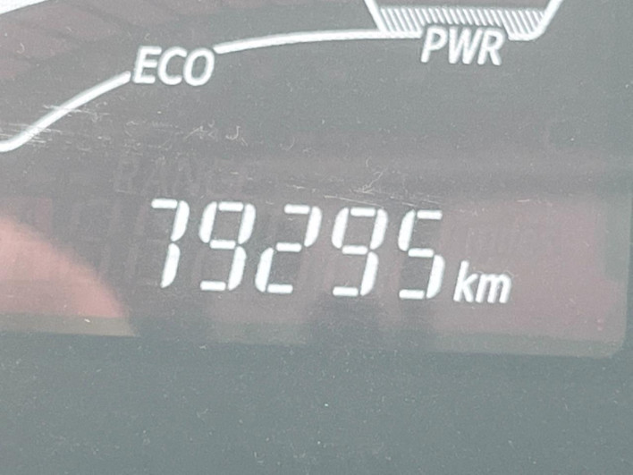 2015 Toyota Aqua DAA-NHP10 (UW-6a30bf0ed9282)[2]