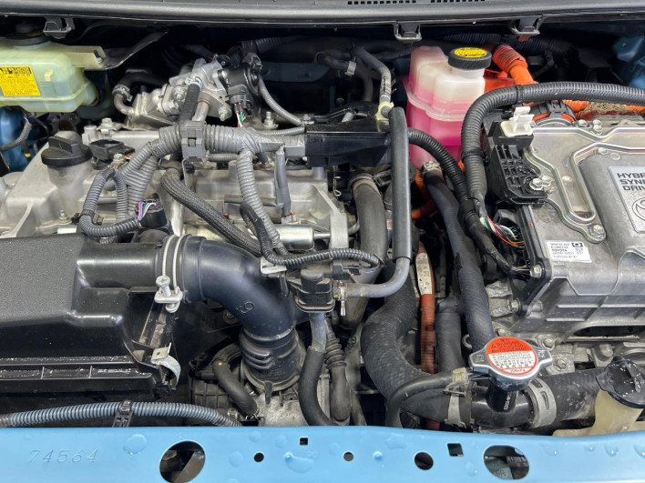 2015 Toyota Aqua DAA-NHP10 (UW-6a30bf0f577b9)[5]