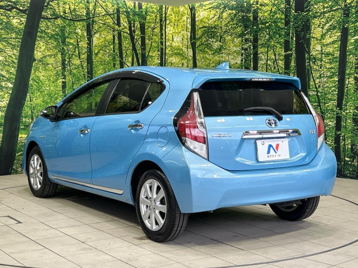 2015 Toyota Aqua DAA-NHP10 (UW-6a30bf0f577b9)[25]