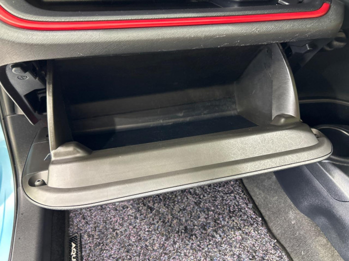 2015 Toyota Aqua DAA-NHP10 (UW-6a30bf0f577b9)[4]
