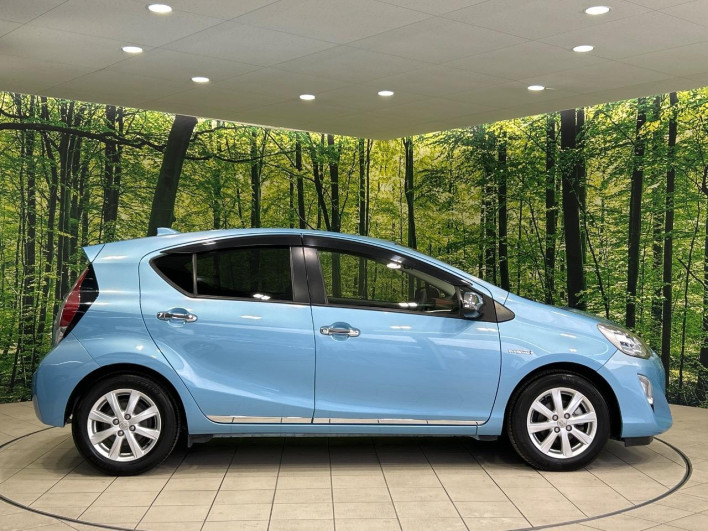 2015 Toyota Aqua DAA-NHP10 (UW-6a30bf0f577b9)[22]