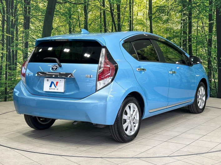 2015 Toyota Aqua DAA-NHP10 (UW-6a30bf0f577b9)[23]