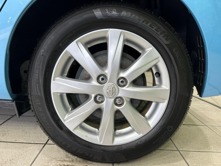 2015 Toyota Aqua DAA-NHP10 (UW-6a30bf0f577b9)[13]