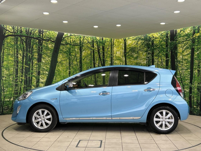 2015 Toyota Aqua DAA-NHP10 (UW-6a30bf0f577b9)[26]
