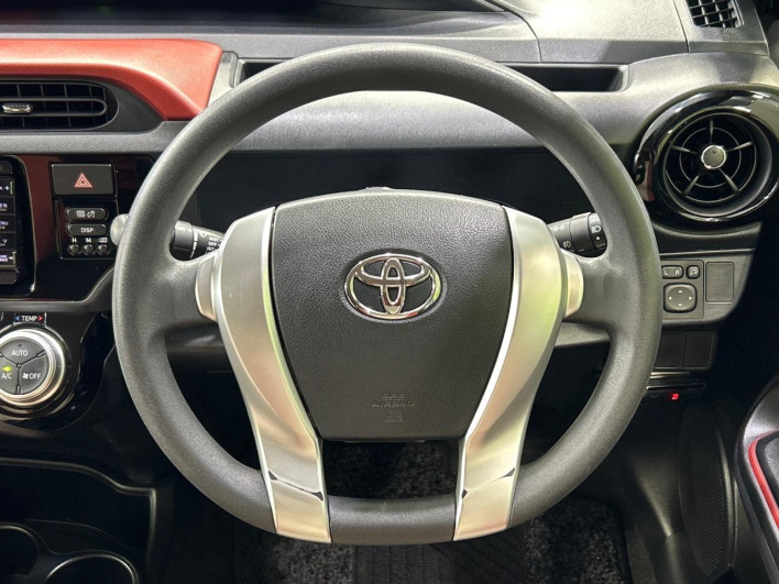 2015 Toyota Aqua DAA-NHP10 (UW-6a30bf0f577b9)[18]