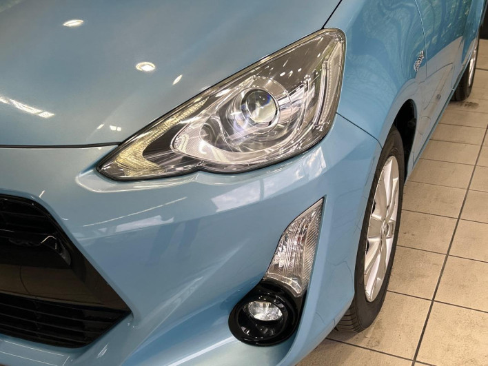 2015 Toyota Aqua DAA-NHP10 (UW-6a30bf0f577b9)[16]
