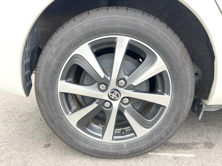 2018 Toyota Aqua DAA-NHP10 (UW-6a30bf1188f4e)[10]