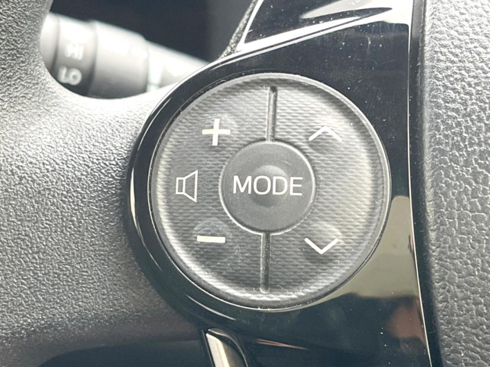2018 Toyota Aqua DAA-NHP10 (UW-6a30bf1188f4e)[17]
