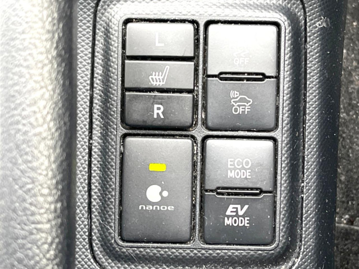 2018 Toyota Aqua DAA-NHP10 (UW-6a30bf1188f4e)[15]