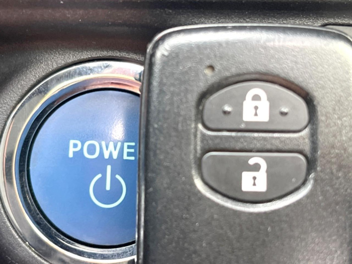 2018 Toyota Aqua DAA-NHP10 (UW-6a30bf1188f4e)[28]