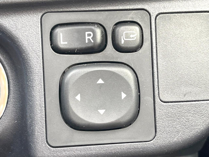 2018 Toyota Aqua DAA-NHP10 (UW-6a30bf1188f4e)[29]