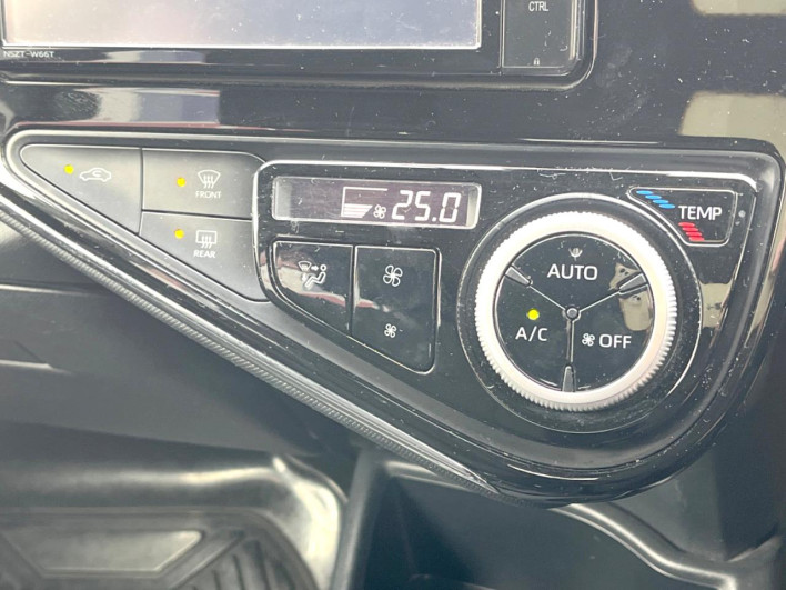 2018 Toyota Aqua DAA-NHP10 (UW-6a30bf1188f4e)[26]