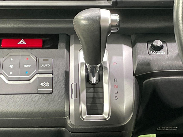 2013 Honda Stepwgn Spada DBA-RK5 (UW-6a30bf2594745)[24]