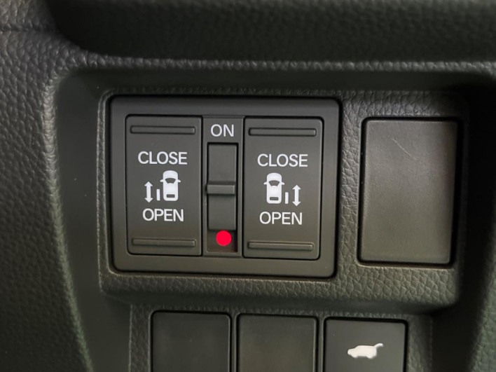 2022 Honda Step Wagon 6AA-RP8 (UW-6a30bf2973a64)[8]