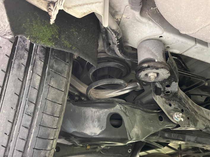 2014 Nissan Elgrand DBA-TE52 (UW-6a30bf4c16286)[23]
