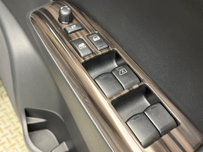 2015 Nissan Elgrand DBA-TE52 (UW-6a30bf4c31b90)[23]
