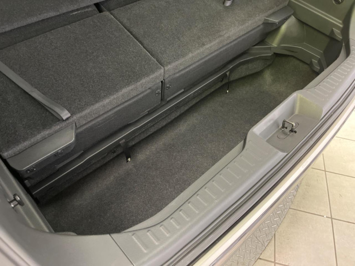 2015 Nissan Elgrand DBA-TE52 (UW-6a30bf4c31b90)[17]