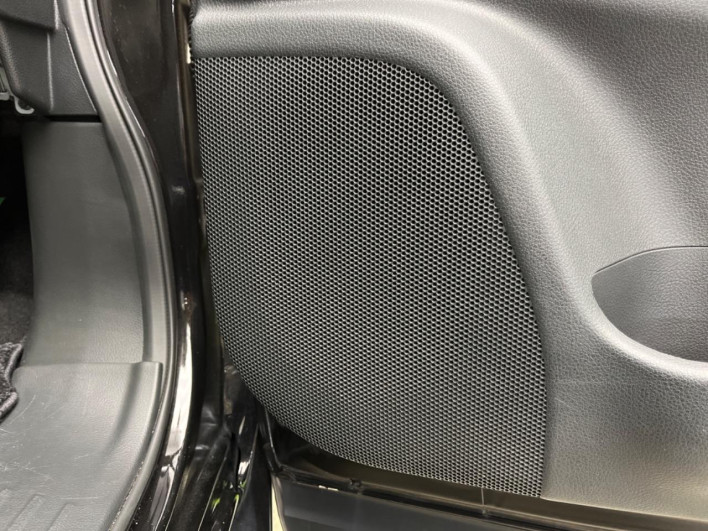 2015 Nissan Elgrand DBA-TE52 (UW-6a30bf4c31b90)[24]