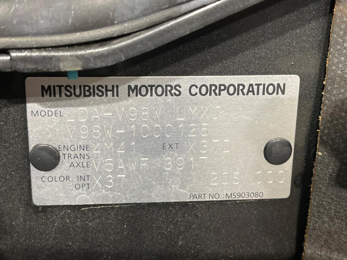 2016 Mitsubishi Pajero LDA-V98W (UW-6a30bf5636b80)[1]